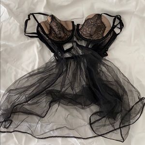 Victoria’s Secret lingerie 32b